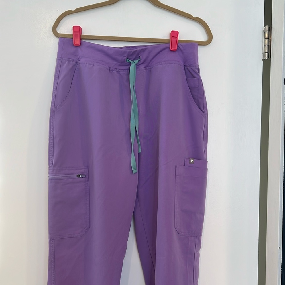 FIGS Yola Hogh Waisted Women’s Scrubs - L